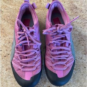 Puma laced climbing shoes, size US 5 1/2